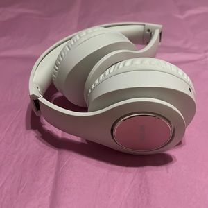 Rose gold Pollini headphones
